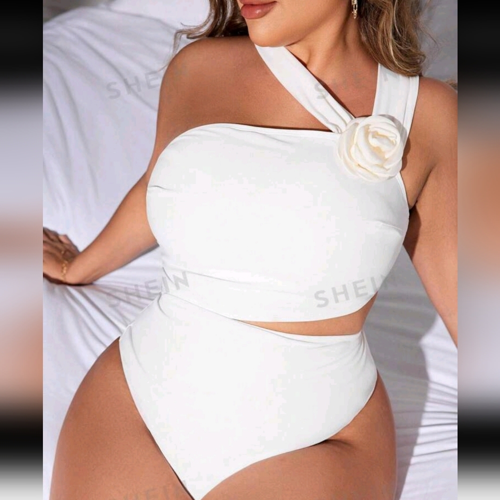 NWOT One Shoulder One Piece Monokini Flower Applique Swimsuit, 0X (12), White